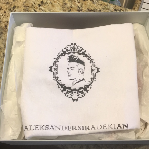 Aleksander Siradekian Izo Bow - Picture 3 of 8